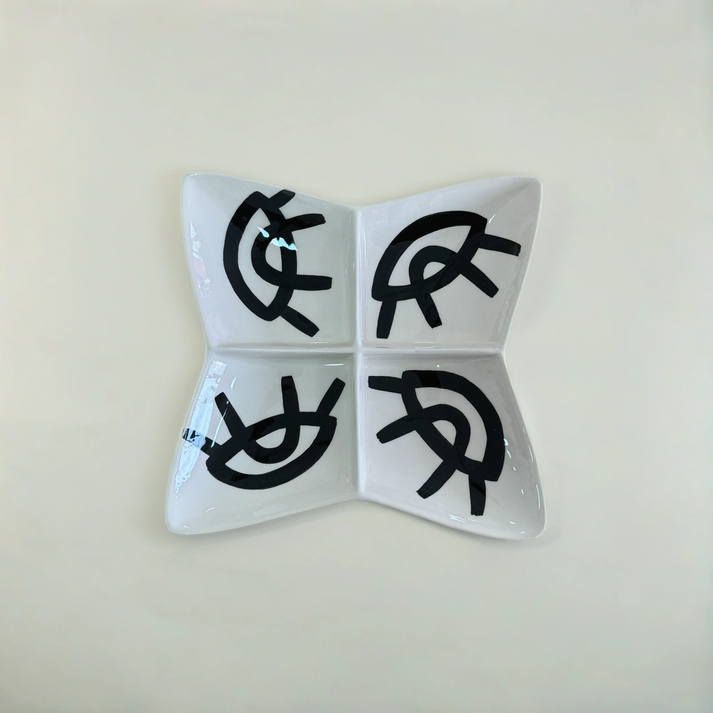 طبق تقديم المكسرات والمخللات