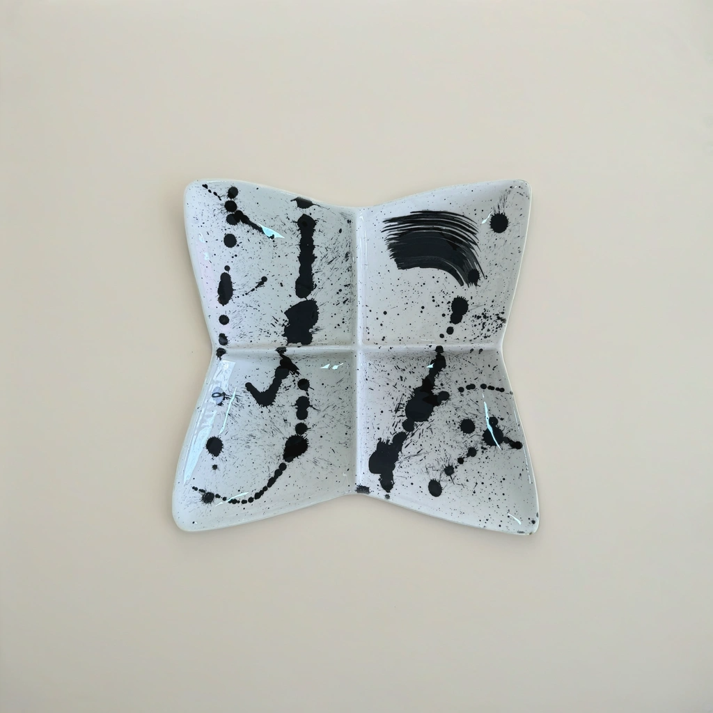 طبق تقديم المكسرات والمخللات